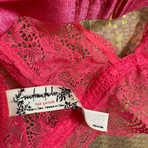 Free People Bright Eyes Hot Pink Romantic Coquette Sheer Lace Bralette S NWOT - Picture 4 of 7